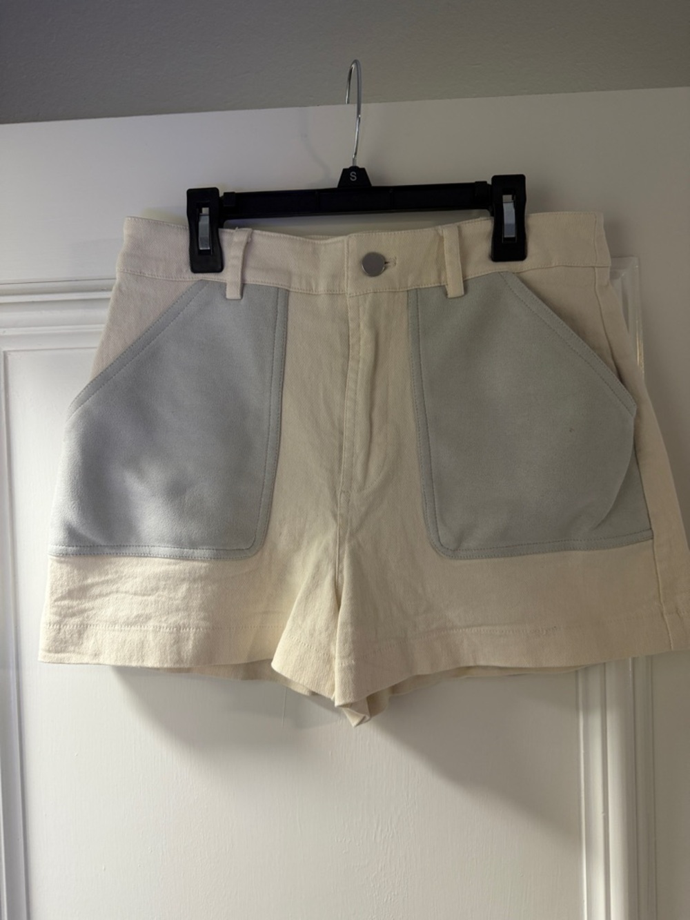 Avec Les Filles Cream High-Waist Shorts with Light Gray Patch Pockets